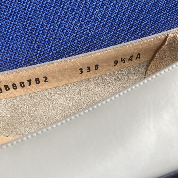 Classic Ferragamo “Vara” Pump - Picture 4 of 4